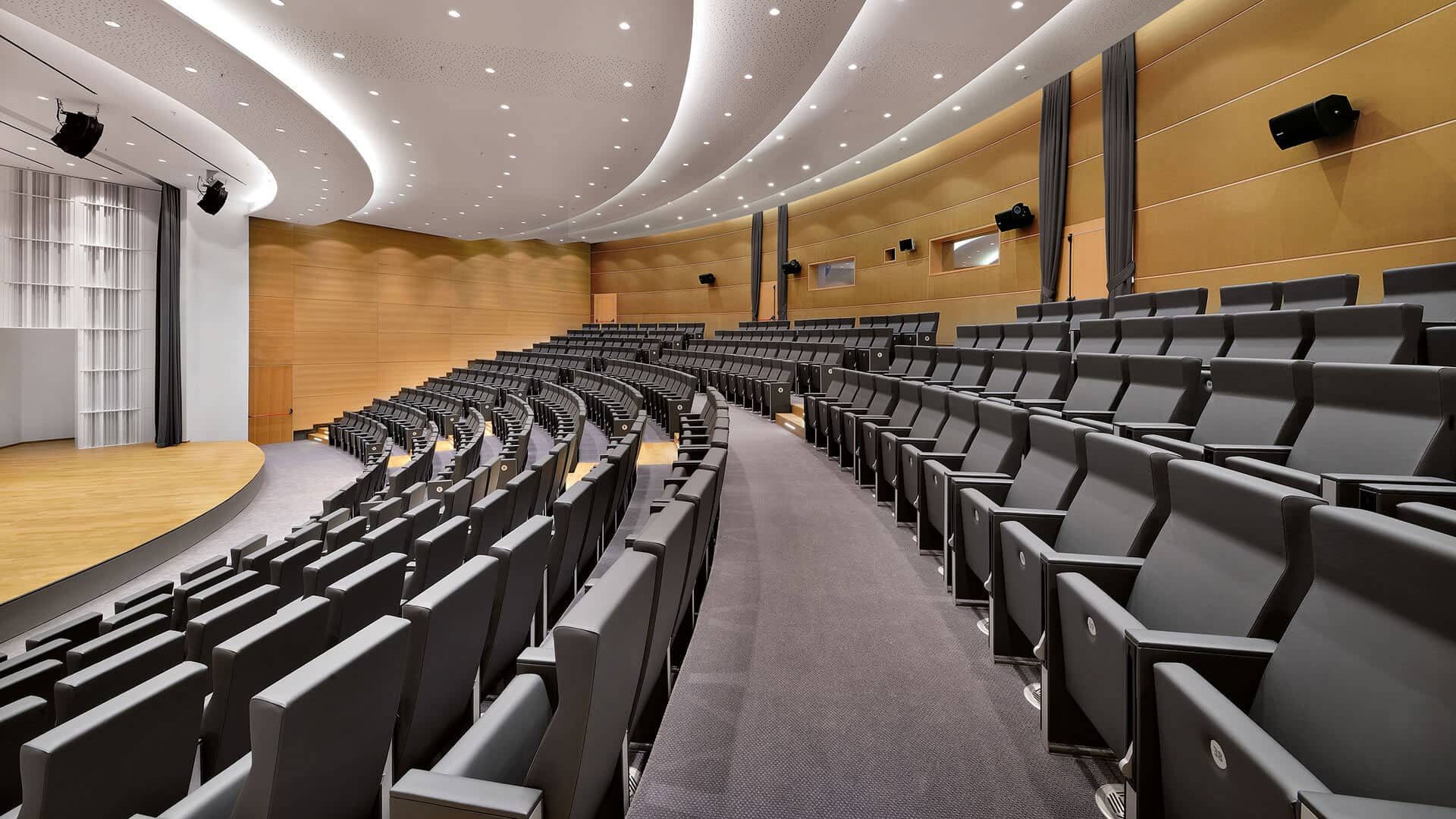 contract formation and performance & auditorium â Atoma mobilier Mobilier amphithéatre