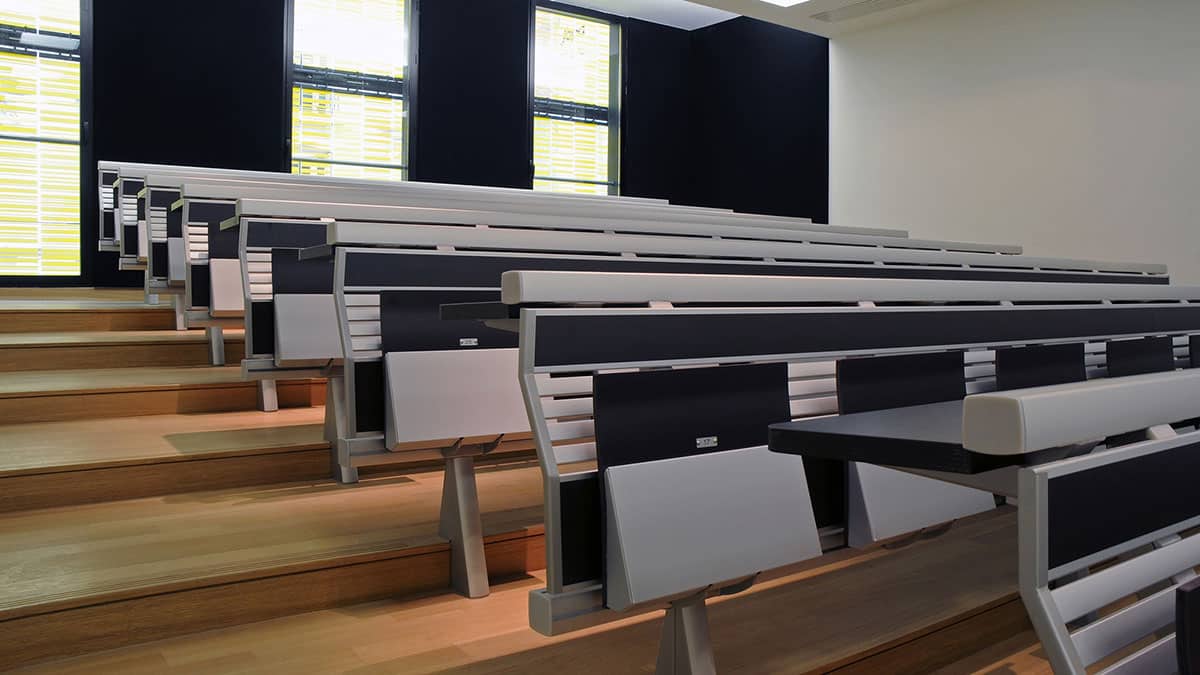 installation mobilier amphi lamm runner