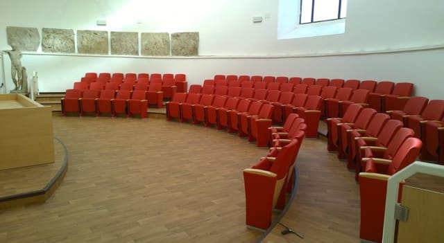 Tribunes fixes