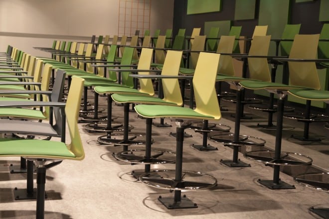 chaise-ino-audi-avec ecritoire-formation