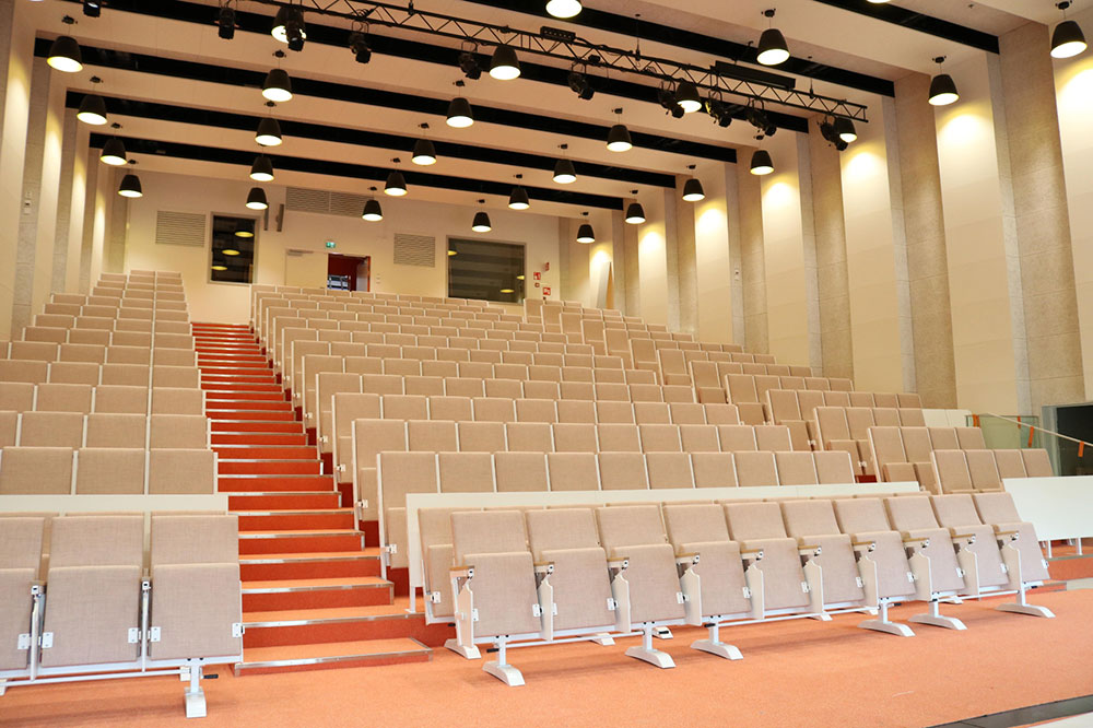 Sièges d’auditorium mobiles